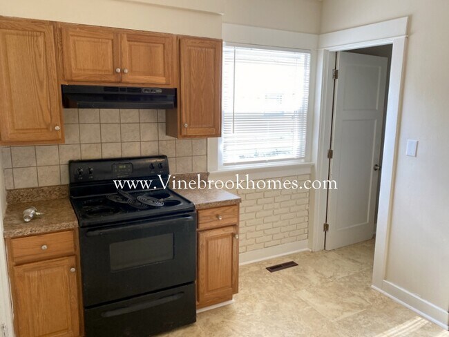 Building Photo - 2532 Ravenwood Ave