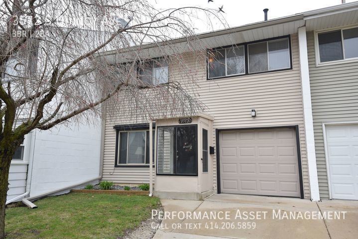 Primary Photo - Charming 3BED/1.5BATH Bay View Townhouse