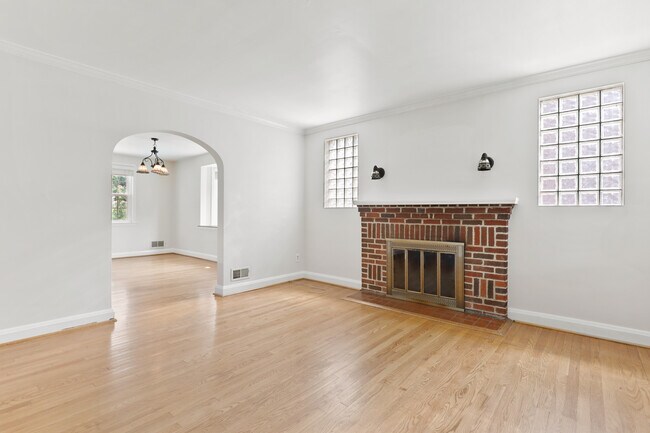 Building Photo - 8335 Wyton Rd