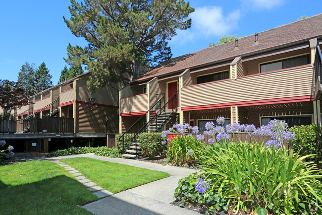 Building Photo - Woodchase Apartment Homes