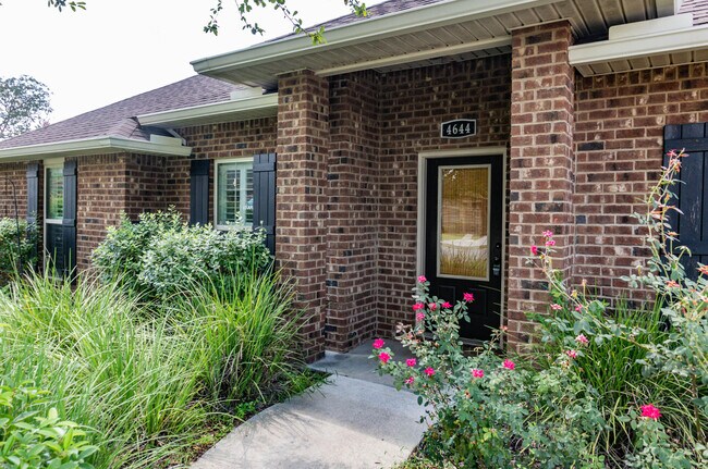 Building Photo - 4644 Chanan Dr