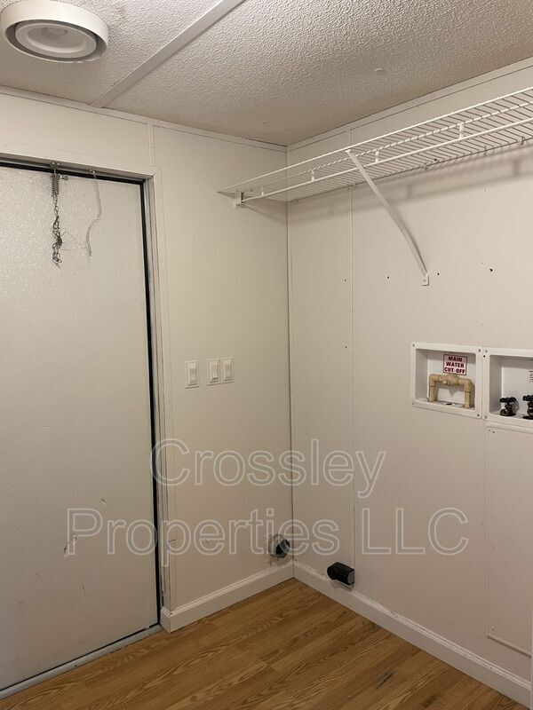Foto del edificio - 809 Hillvale Rd