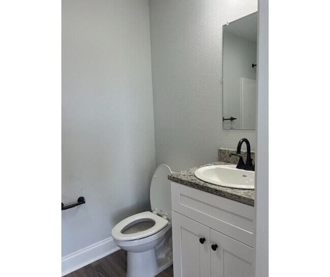 Foto del edificio - 13 Townhouse Cv