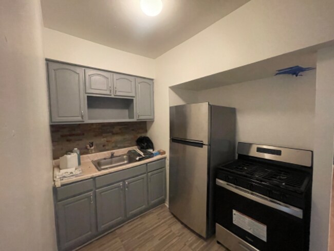 Building Photo - 152 Somers St