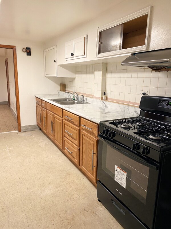 Foto del edificio - 1315 W 31st St