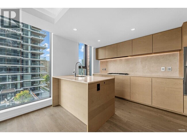 Building Photo - 1408-1408 Robson St