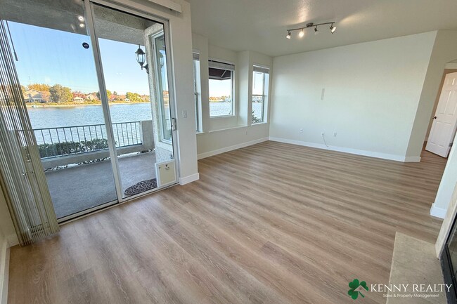 Foto del edificio - Remodeled Redwood Shores Home with Stunning Wide-Water Views