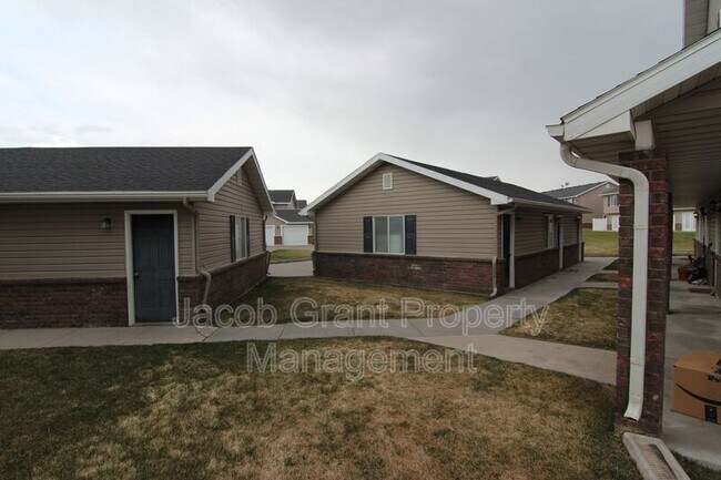 Building Photo - 427 Pheasant Ridge Dr