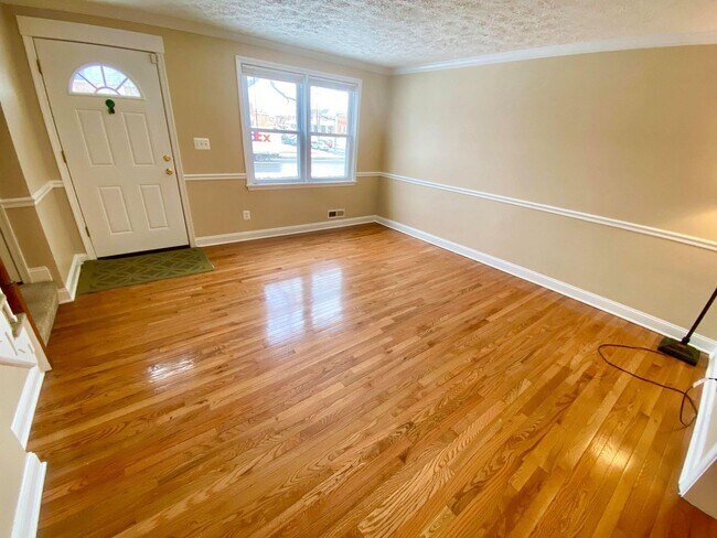 Building Photo - Gorgeous Updated 3-bedroom Dundalk Townhom...