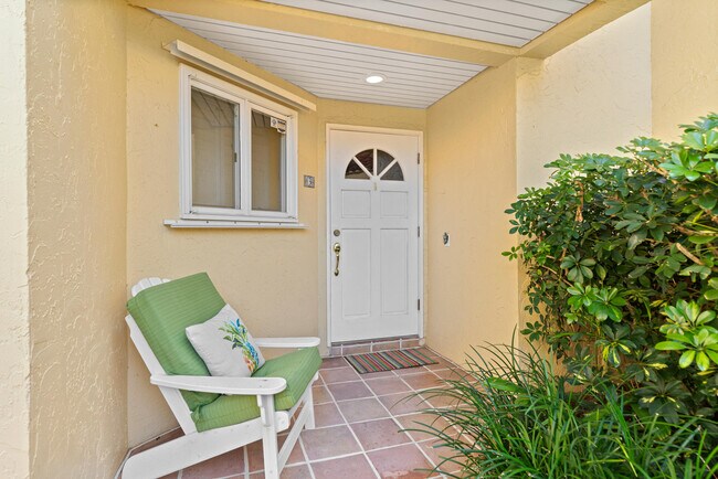 Building Photo - 931 Palm Trail