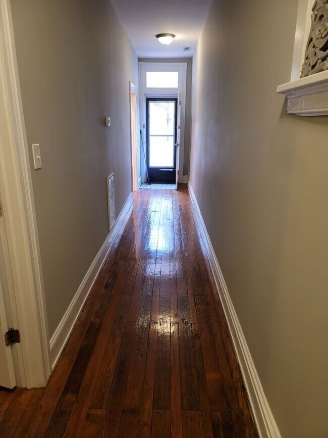 Foto del edificio - 3412 E Marshall St