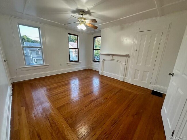 Foto del edificio - 118 W Main St