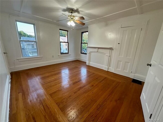 Building Photo - 118 W Main St