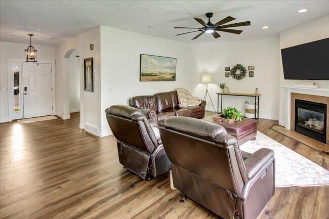 Building Photo - 13816 S Carnoustie Ct