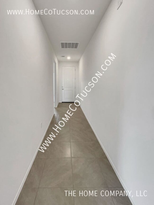 Building Photo - 5618 W Monterey Dr