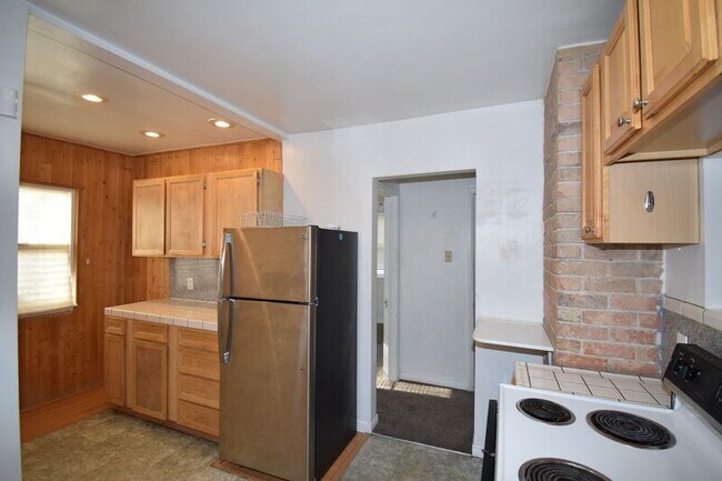 Building Photo - 1694 E 3300 S