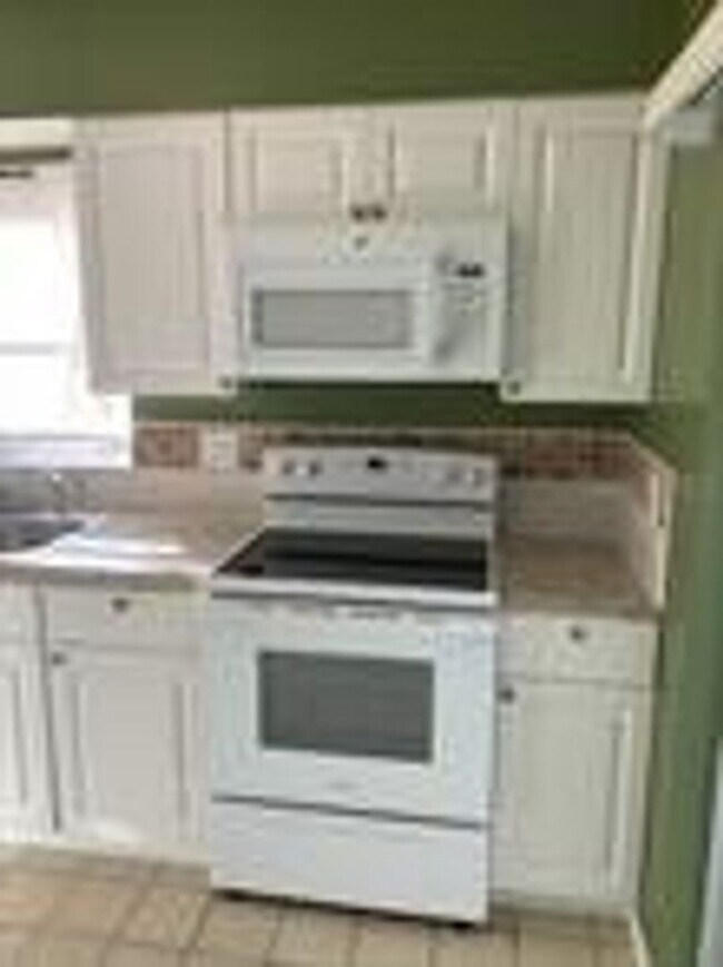 Foto del edificio - 2 br, 1 bath House - 21306 Stillwater Ave