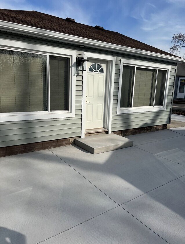 Foto principal - 3293 Talbot St