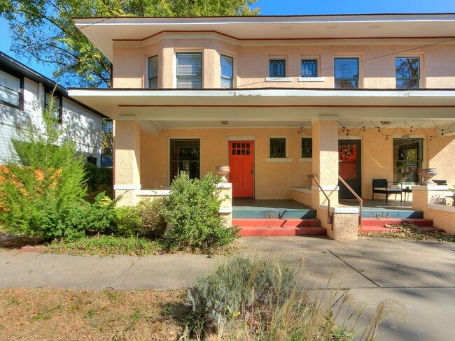Foto del edificio - Charming Updated Mesta Park Duplex - New S...