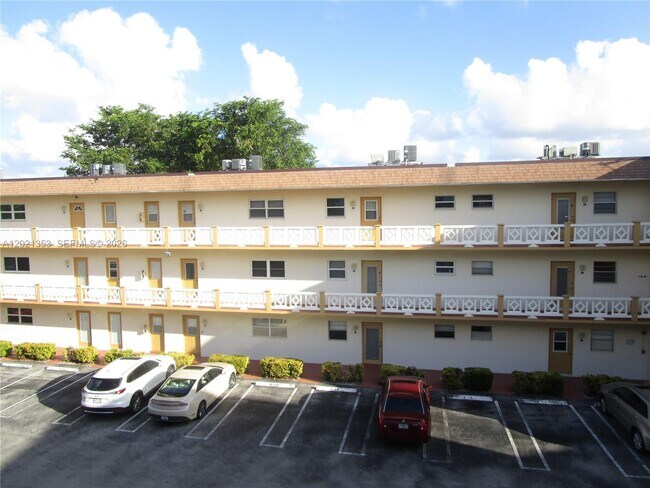 Building Photo - 5111 W Oakland Park Blvd