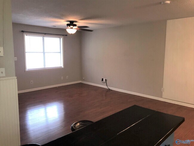 Foto del edificio - 22193 Bragg St