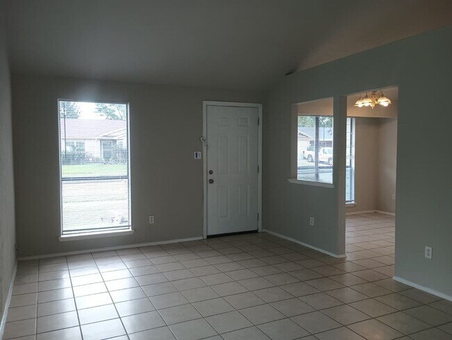 Foto del edificio - 3 bed / 1 bath home in Hockley - Move in R...