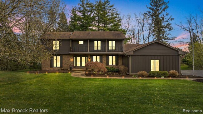 Building Photo - 5240 Clarendon Crest St