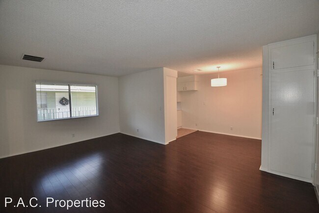 Foto del edificio - 1 br, 1 bath Apartment - 24347 Newhall Ave...