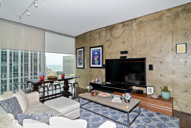 Foto del edificio - 600 N Fairbanks Ct