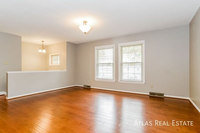 Building Photo - 2312 NE 72nd Terrace