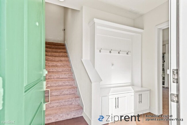 Building Photo - 3 br, 3.5 bath Townhome - 8595 Leeward Way...