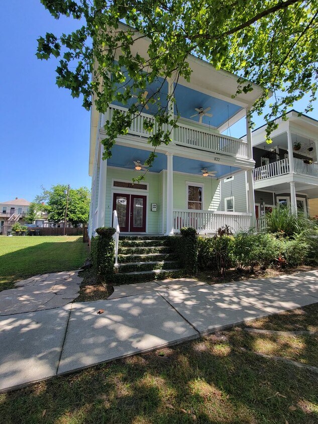 Primary Photo - **APPLICATION PENDING** HUGE MODERN SOUTHE...