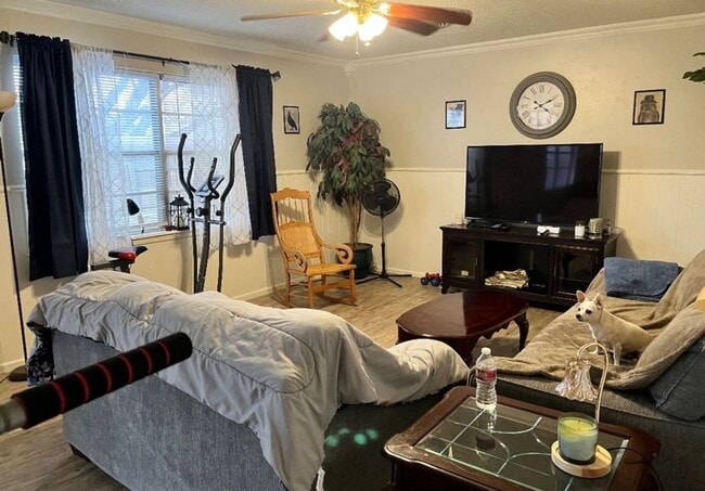 Foto del edificio - 3 Bedroom Available April 1st