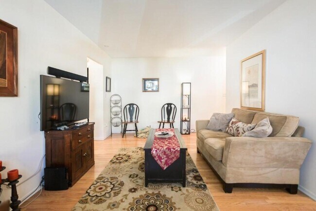 Foto del edificio - 515 W Oakdale Ave