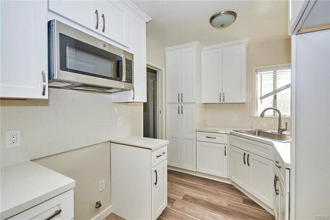 Building Photo - 919 E La Palma Dr