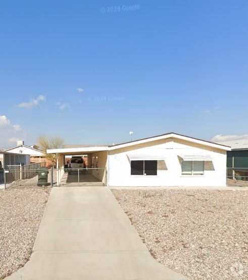Building Photo - 847 Roadrunner Dr