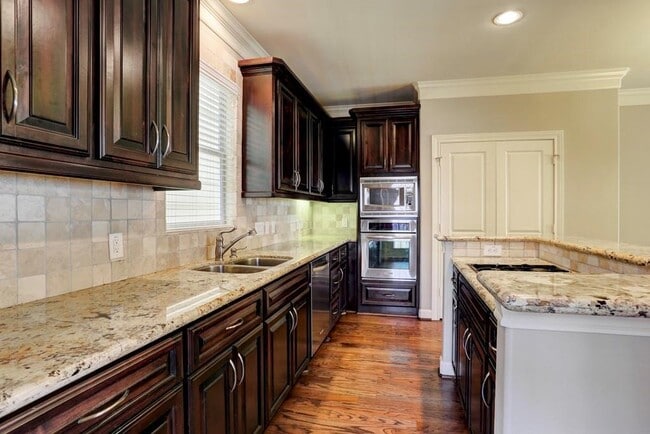 Building Photo - 923 Birdsall St