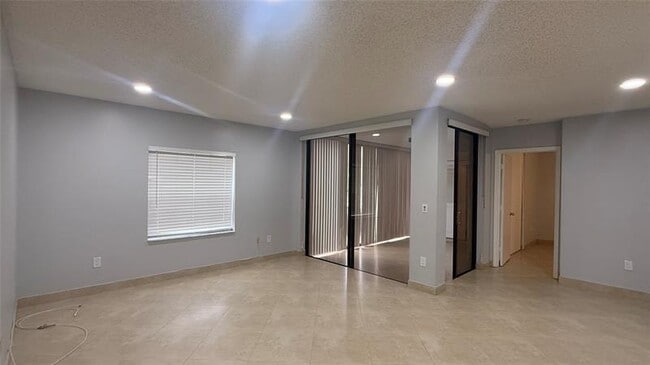 Foto del edificio - 10661 NW 14th St