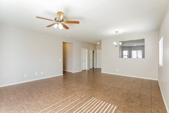 Building Photo - 1103 W Vineyard Rd