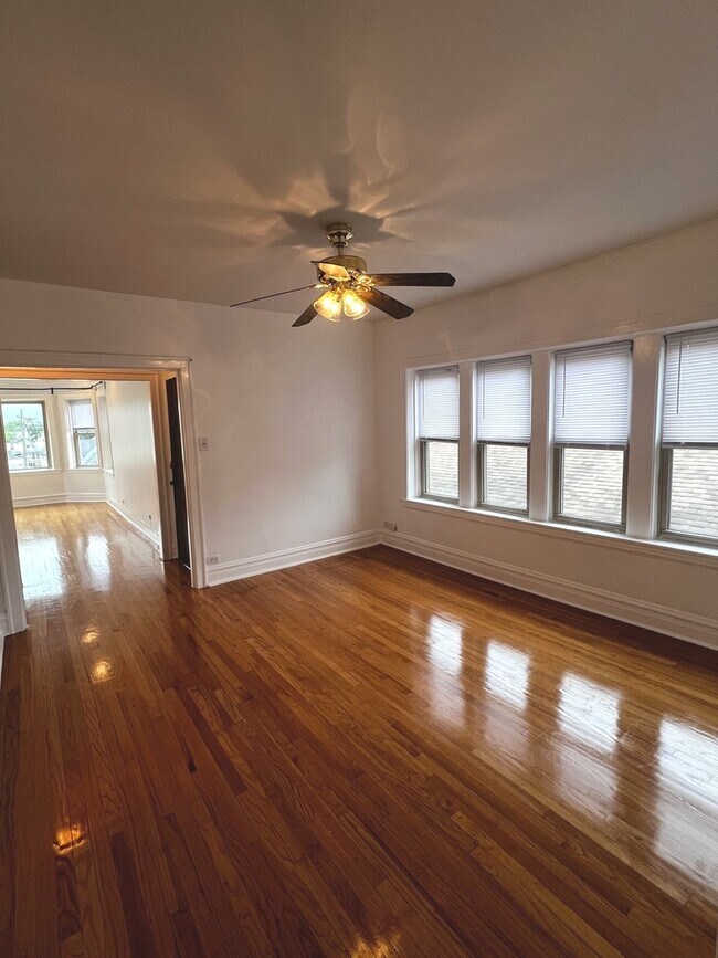 Foto del edificio - 4826 W Henderson St