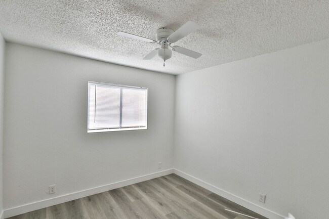 Building Photo - AZ21-033