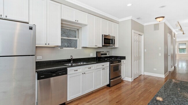 Building Photo - 1329 N Mohawk St