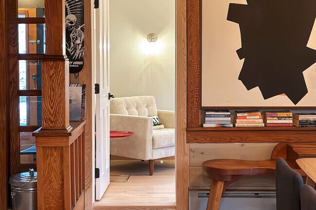 Building Photo - 155 Swart St