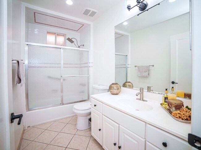 Bathroom - 1551 Wellesley Ave