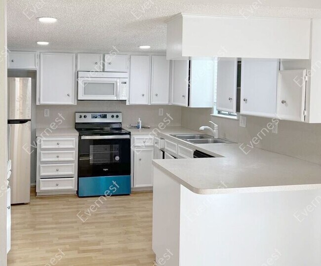 Foto del edificio - 8601 Fathom Cir