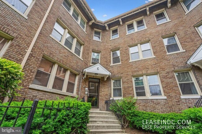 Foto del edificio - 1725 Lanier Pl NW