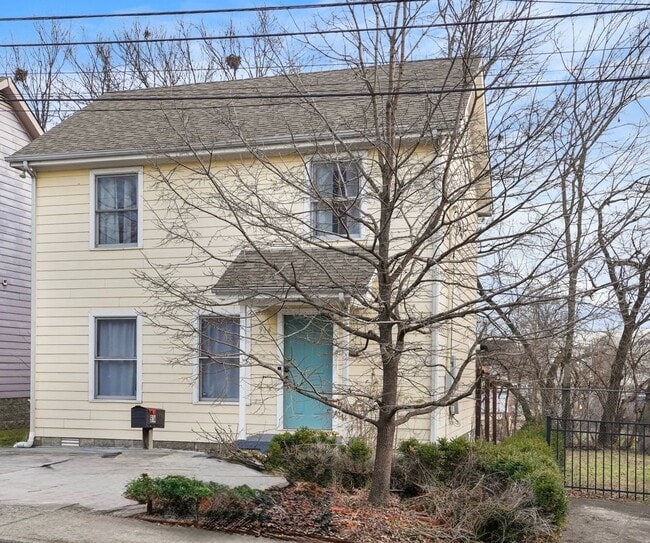 Building Photo - 914 Warren St