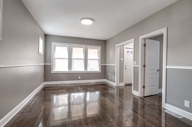 Foto del edificio - 3048 E 80th St