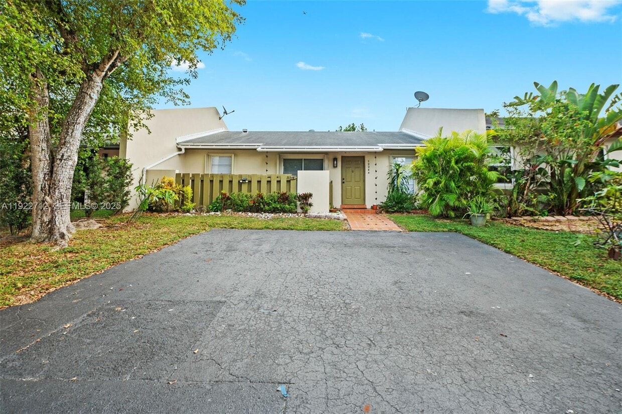 Primary Photo - 12246 SW 116th Ln