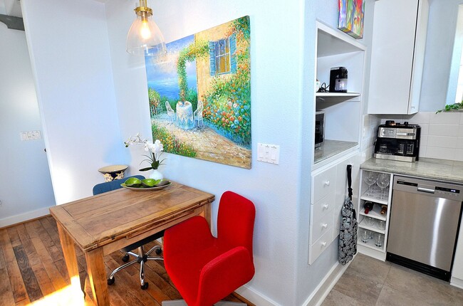 Foto del edificio - 1Bd/1Ba Guest house, centrally located.